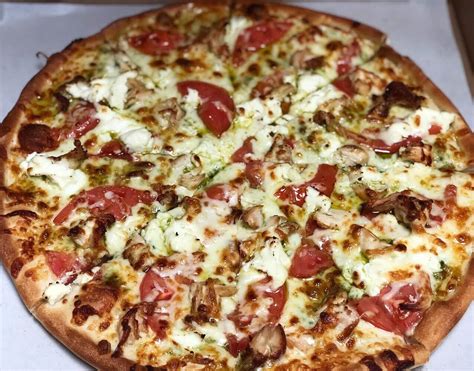 Georgia's pizza - sausage | mushroom | onion | green pepper | pepperoni | bacon deep dish lg 34.25 | sm 24.75 thin crust lg 27.75 | sm 19.25